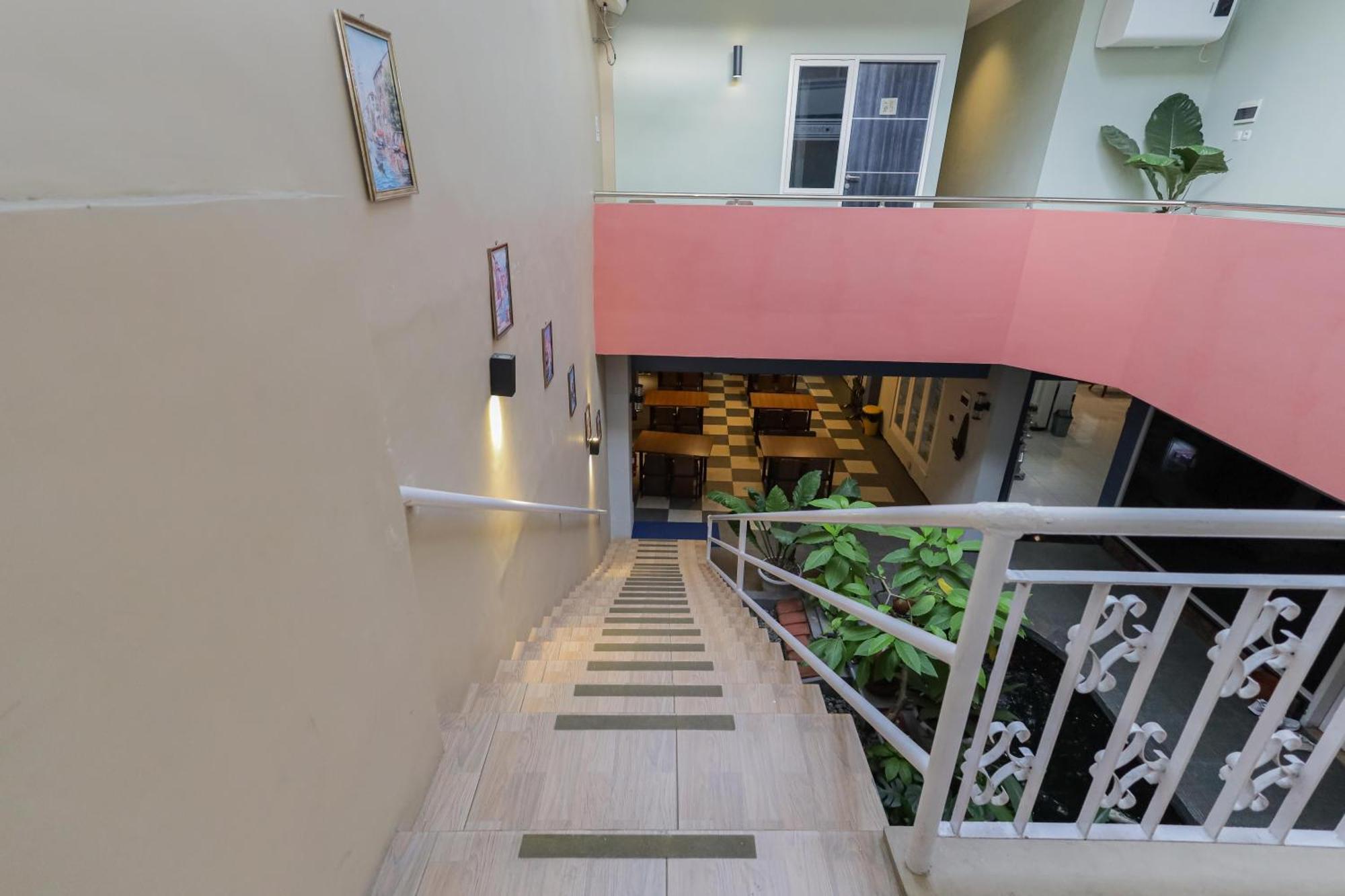Reddoorz Plus At Swun Stay Raya Langsep Malang Exteriér fotografie